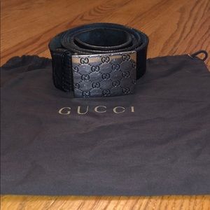 AUTHENTIC men’s  Gucci Black Leather Belt with bag